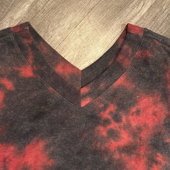 NEW Red & Black Soft Tie Dye Sweater - Picture 10 of 17